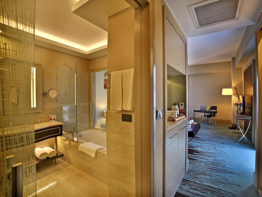 Ramada By Wyndham Iskenderun Hotel Exterior photo
